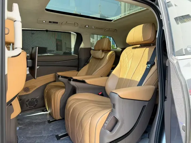 Denza D9 — Фото автомобиля 6