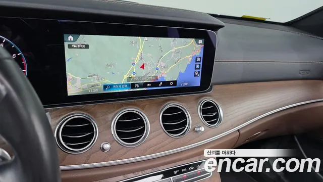 Mercedes-Benz E-Class — Фото автомобиля 15