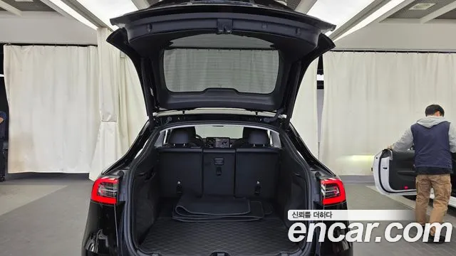 Tesla Model Y — Фото автомобиля 26