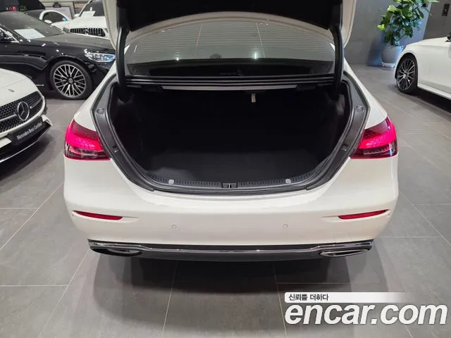 Mercedes-Benz E-Class — Фото автомобиля 13
