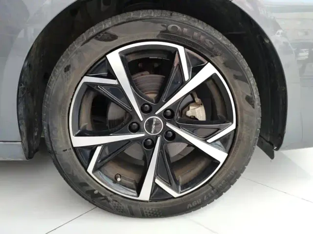 Roewe i5 — Фото автомобиля 6