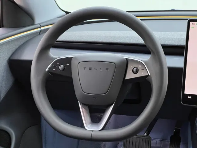 Tesla Model 3 — Фото автомобиля 12