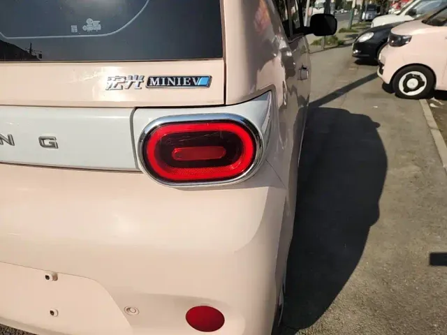 Wuling Hongguang Mini EV — Фото автомобиля 7