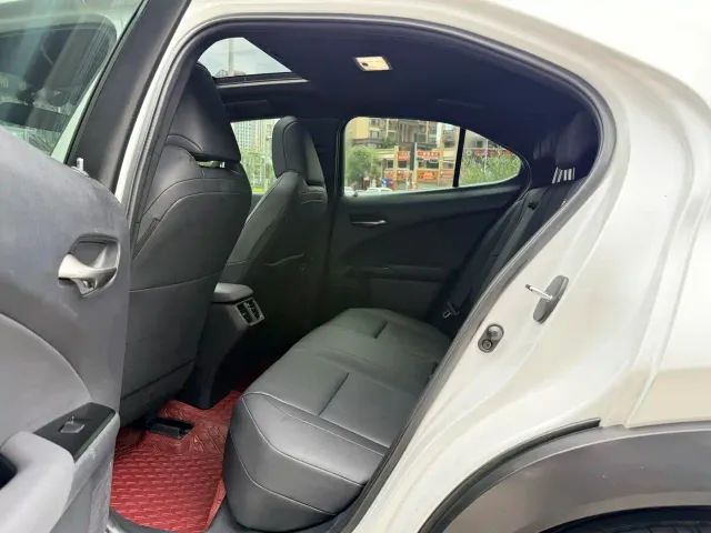 Lexus UX — Фото автомобиля 6