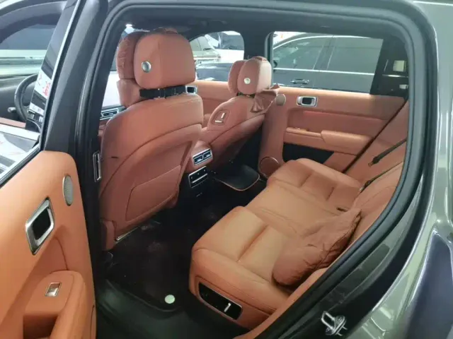 Li Auto L7 — Фото автомобиля 16