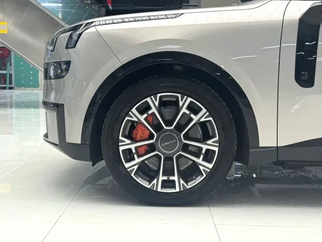Lynk & Co 900 — Фото автомобиля 5