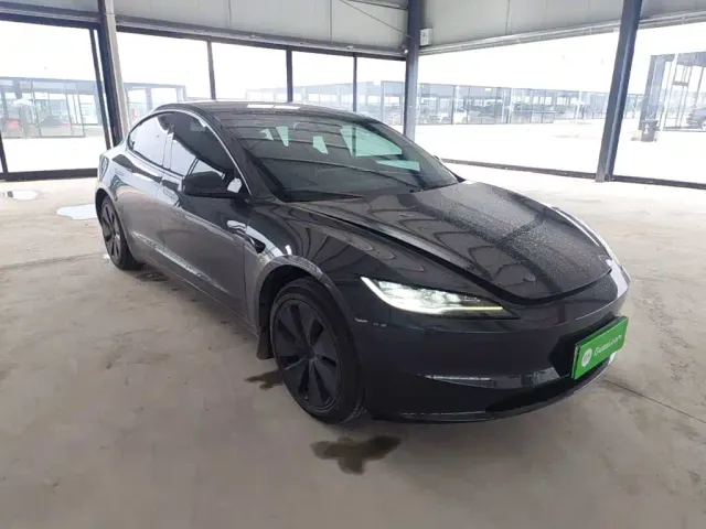 Tesla Model 3 — Фото автомобиля 3