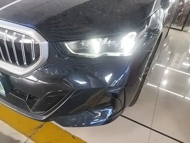 BMW 5 Series — Фото автомобиля 23