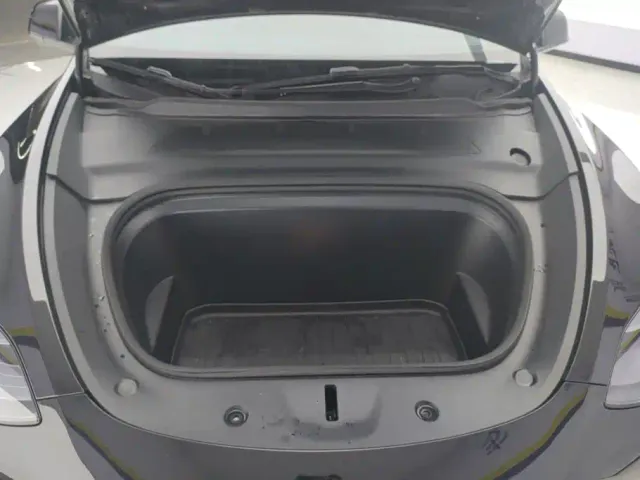 Tesla Model Y — Фото автомобиля 10