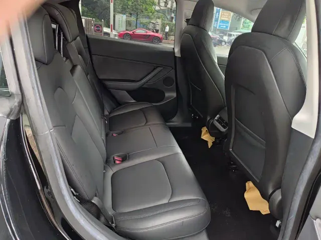 Tesla Model Y — Фото автомобиля 11