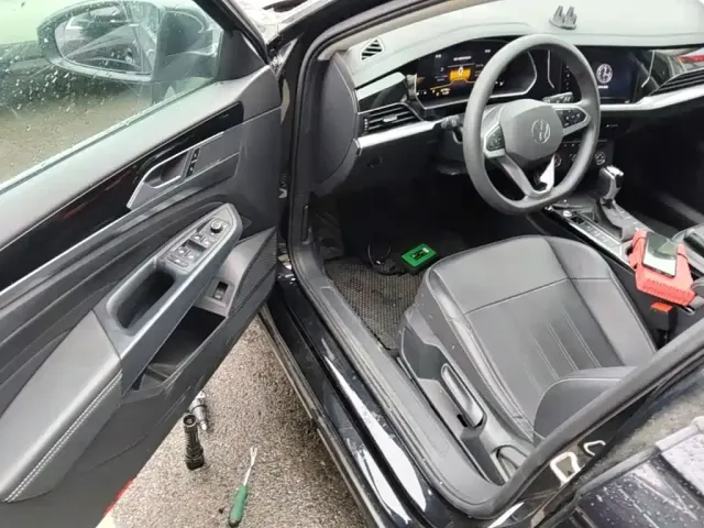 Volkswagen Passat 2025 Outstanding 280TSI Business Edition — Фото автомобиля 15