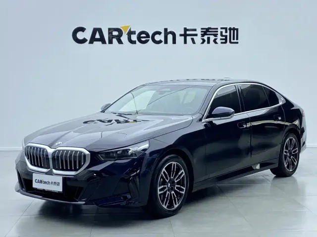 Фотография автомобиля — BMW 5 Series
