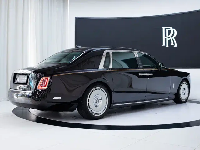 Rolls-Royce Phantom — Фото автомобиля 4