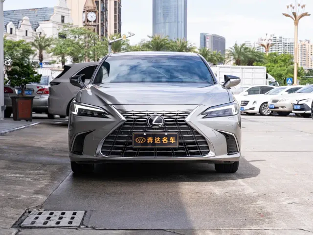 Lexus ES — Фото автомобиля 2