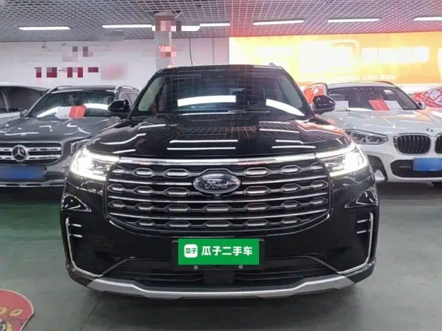 Ford Explorer — Фото автомобиля 2