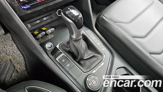 Volkswagen Tiguan Tiguan 2 поколение 2.0 TDI 4Motion Premium — Фото автомобиля 9