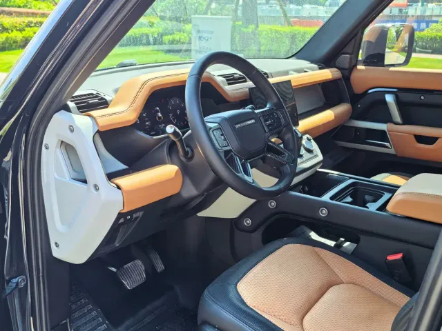 Land Rover Defender — Фото автомобиля 5