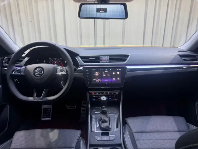 Skoda Superb — Фото автомобиля 15