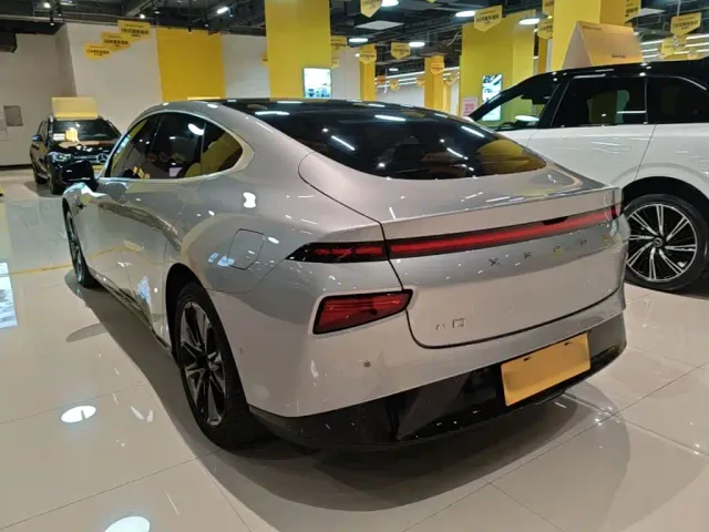Xpeng P7 — Фото автомобиля 4