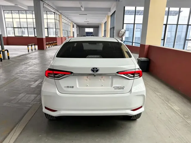 Toyota Corolla 2023 1.8L Smart Hybrid Dual Engine Elite Edition — Фото автомобиля 16
