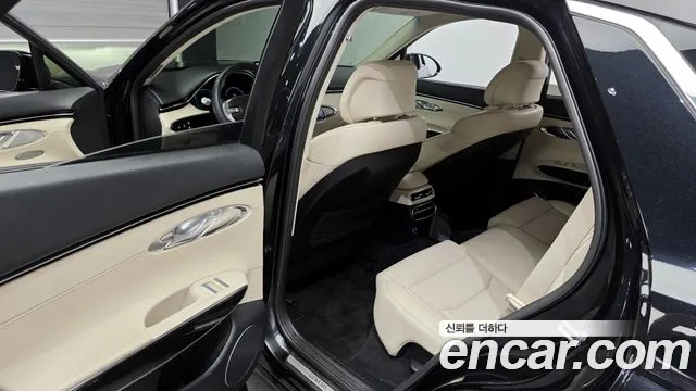 Genesis GV70 2.5T Бензин AWD — Фото автомобиля 3