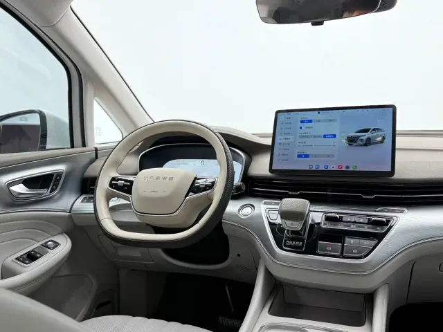 Roewe iMAX8 — Фото автомобиля 12