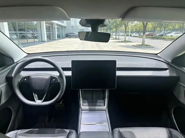 Tesla Model Y — Фото автомобиля 5