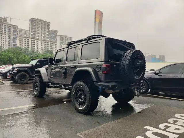 Jeep Wrangler — Фото автомобиля 16