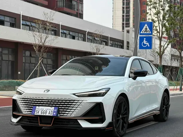 Фотография автомобиля — Changan UNI-V