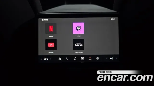 Tesla Model Y — Фото автомобиля 20