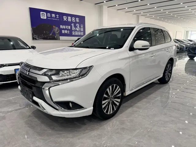 Фотография автомобиля — Mitsubishi Outlander