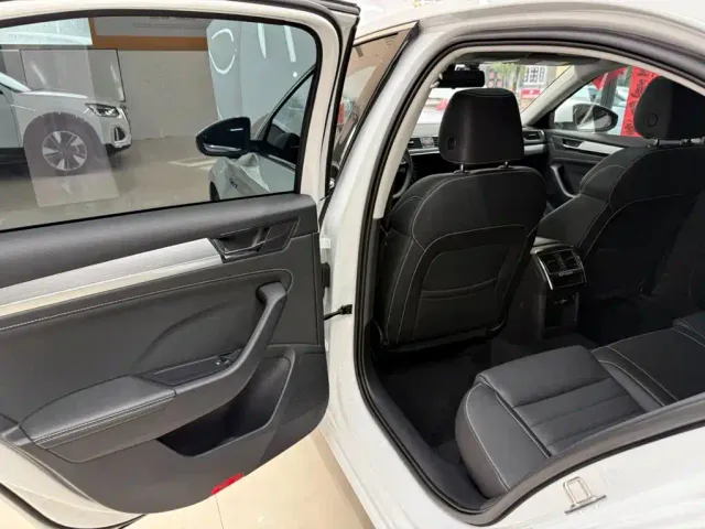 Skoda Superb — Фото автомобиля 17
