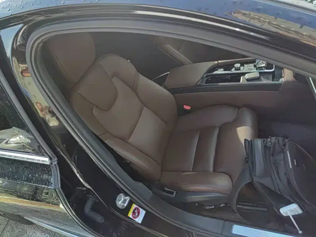 Volvo S90 — Фото автомобиля 24