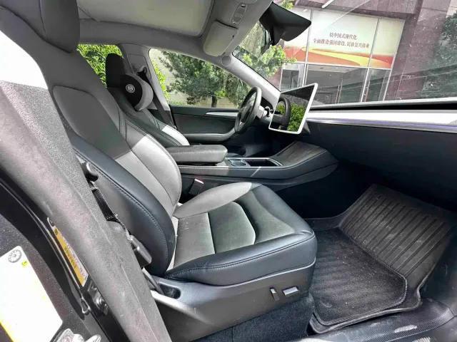 Tesla Model Y — Фото автомобиля 16