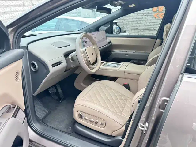 Li Auto i9 — Фото автомобиля 8