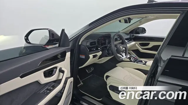 Lamborghini Urus — Фото автомобиля 9