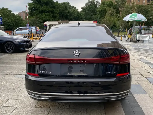 Volkswagen Passat — Фото автомобиля 13