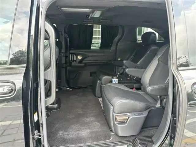 Toyota Sienna — Фото автомобиля 3