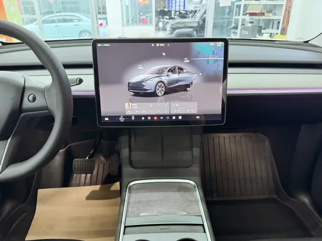 Tesla Model Y — Фото автомобиля 13