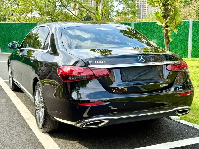 Mercedes-Benz E-Class — Фото автомобиля 12