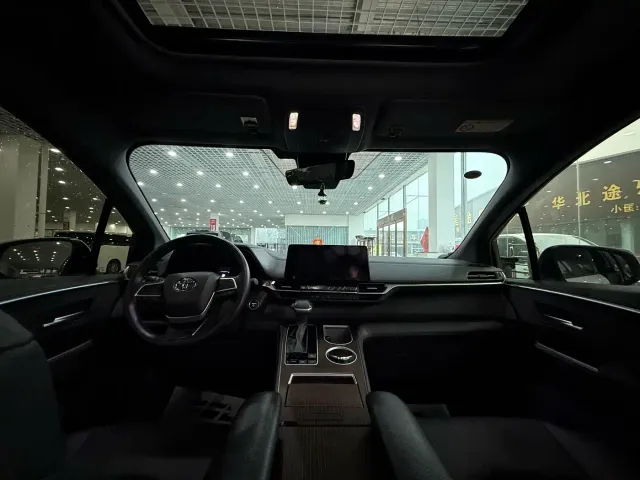 Toyota Sienna — Фото автомобиля 6