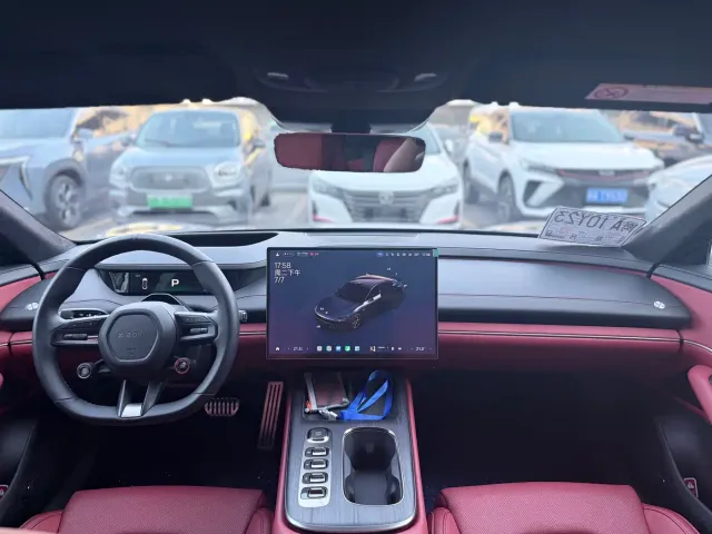 Xiaomi SU7 — Фото автомобиля 9