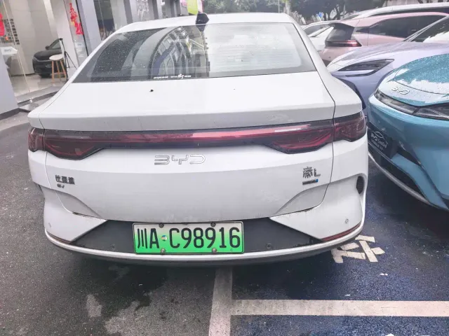 BYD Qin L — Фото автомобиля 9