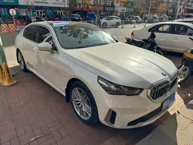 BMW 5 Series — Фото автомобиля 4
