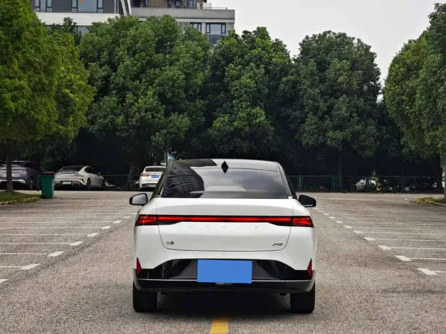 Xpeng P5 — Фото автомобиля 8