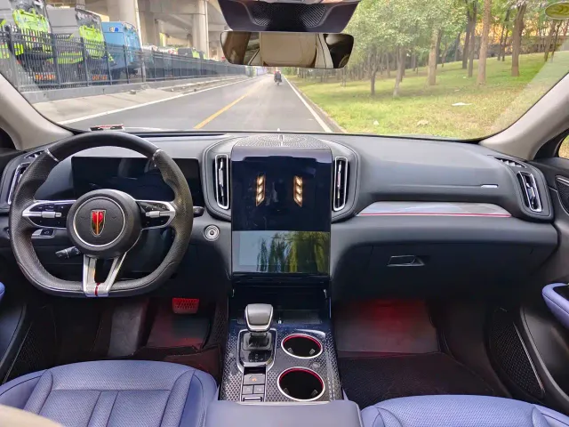 Hongqi HS3 — Фото автомобиля 12