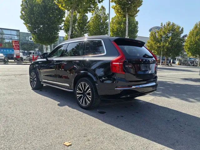 Volvo XC90 — Фото автомобиля 12