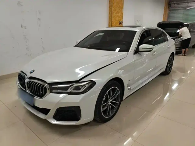 Фотография автомобиля — BMW 5 Series