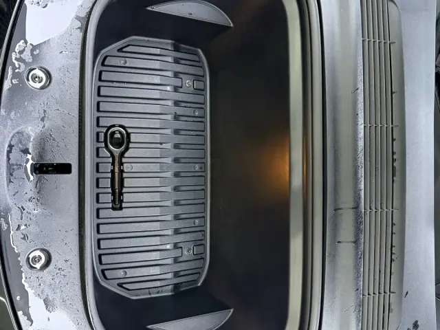 Tesla Model Y — Фото автомобиля 8