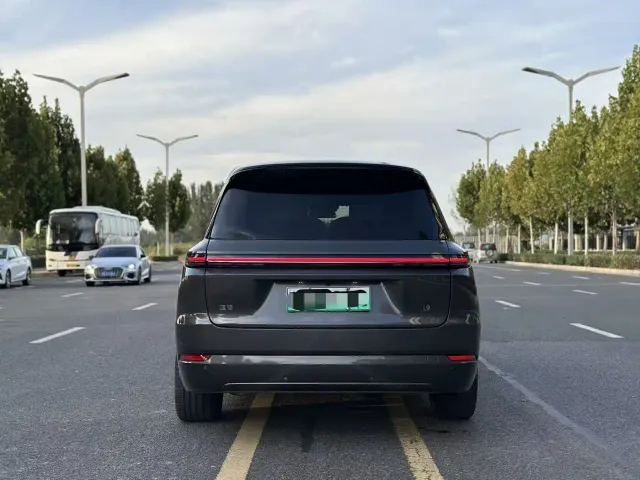 Li Auto L9 — Фото автомобиля 8